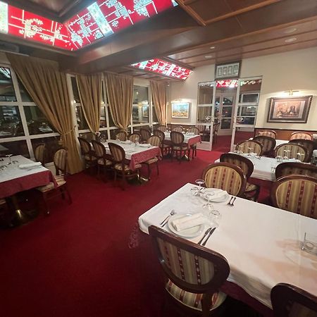 Hotel Zephyr - Plovanija Бує Екстер'єр фото